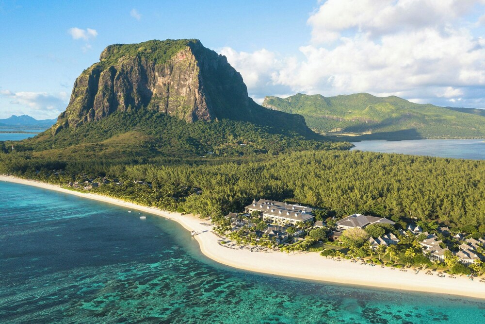 

Bari - Le Morne - The St. Regis Le Morne Resort, Mauritius