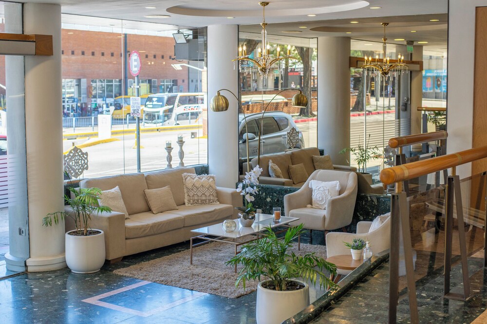 

Milano - Montevideo - ALFA SUITES