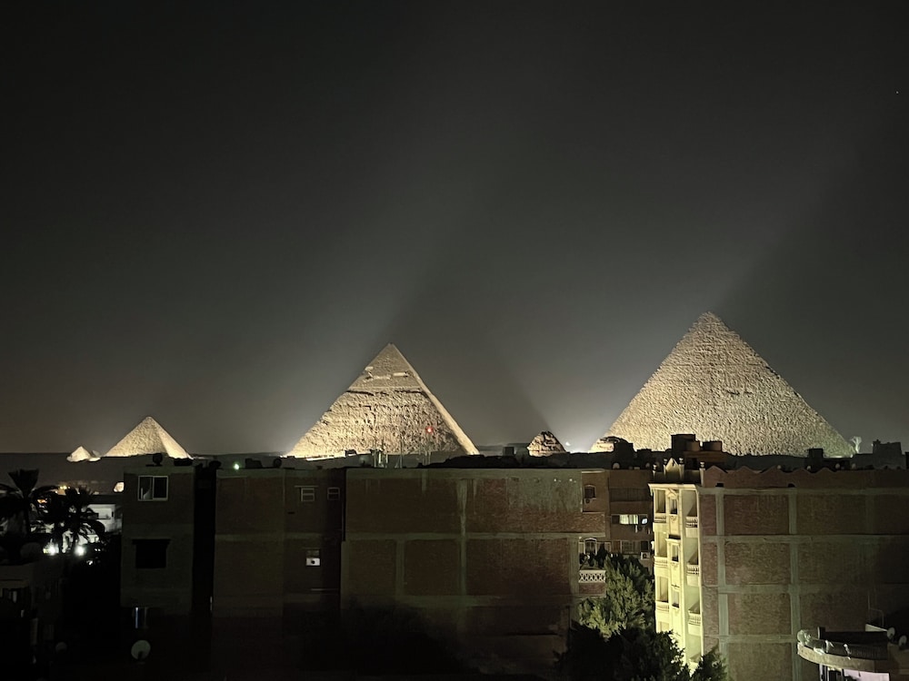 King Badr pyramids inn
