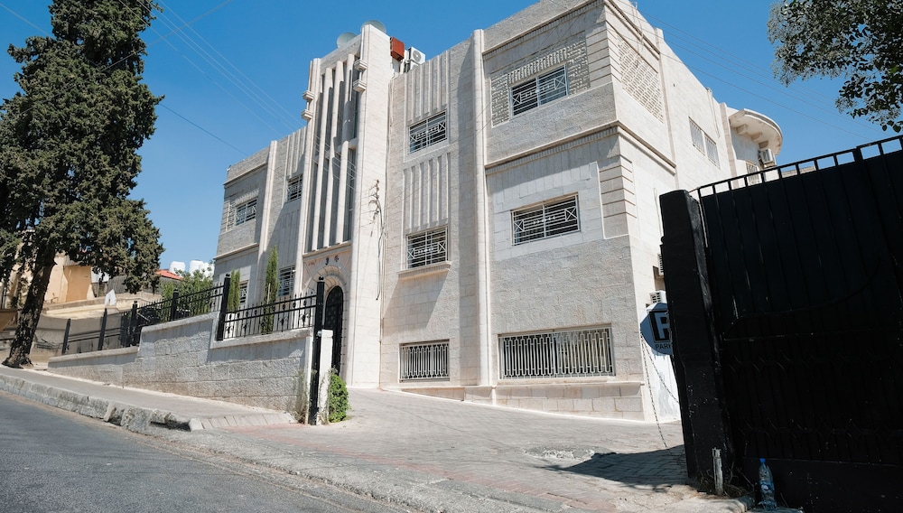 

Milano - Amman - Dali House