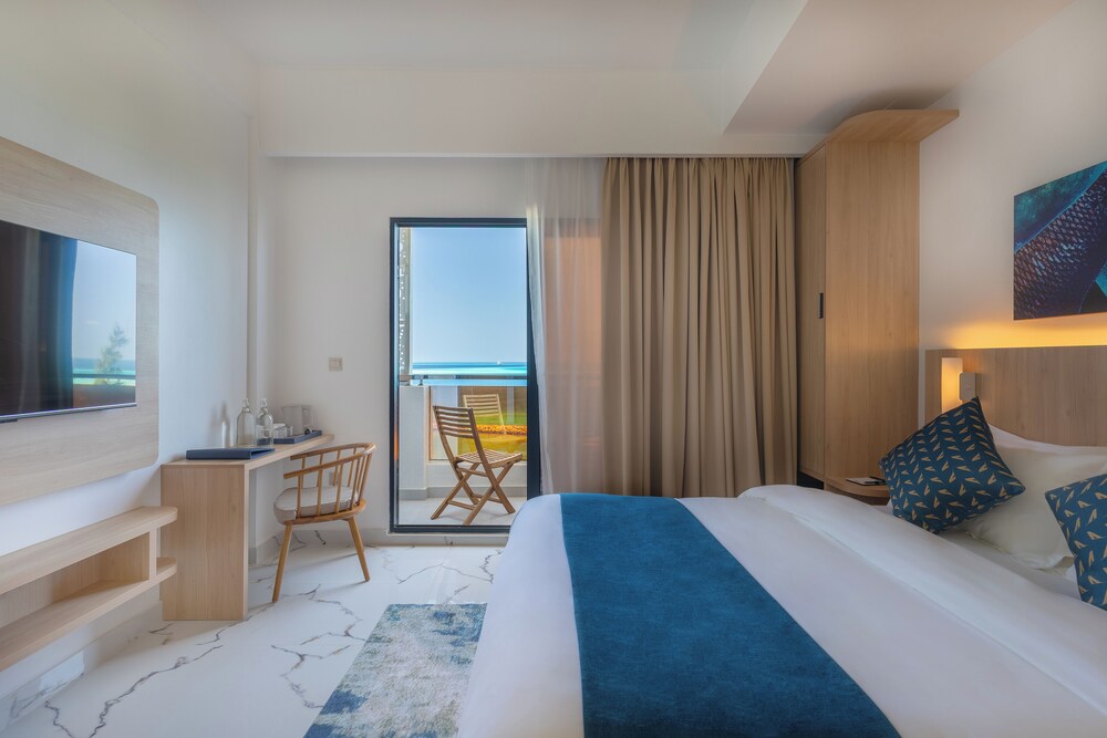 

Cagliari - North Male Atoll - Arrival Beach and Spa at Gulhi