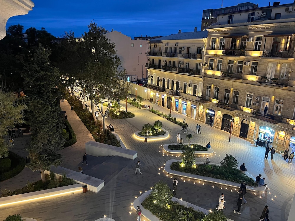 

Milano - Baku - Baku Center inn