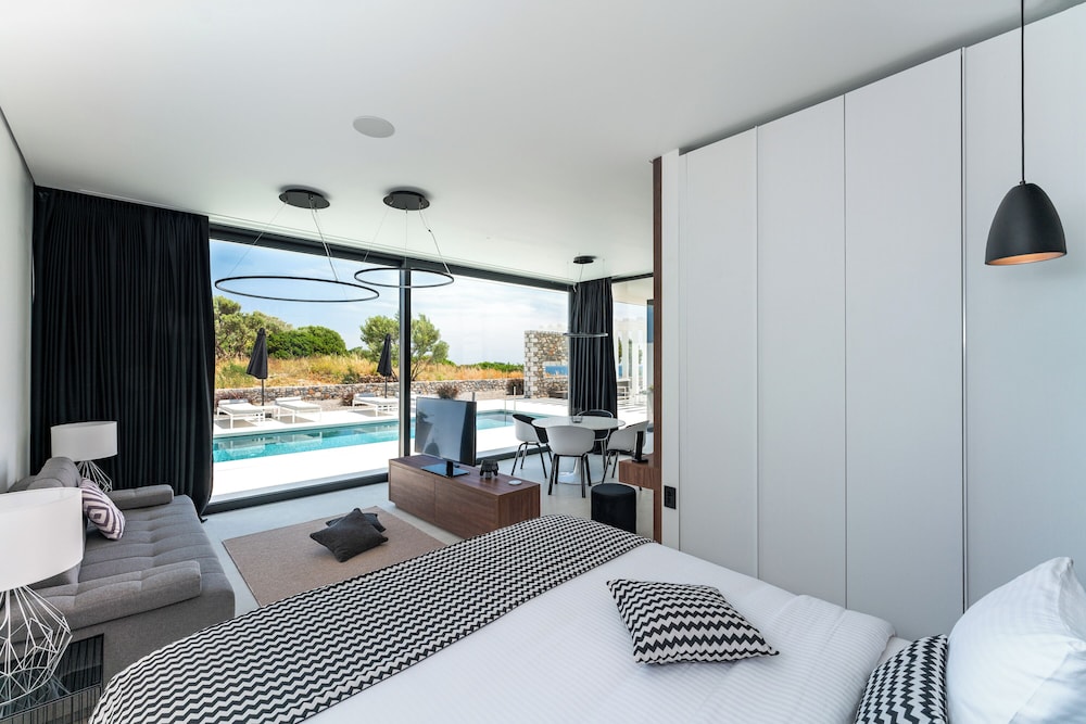 

Genova - Gennadi - amara luxury villas