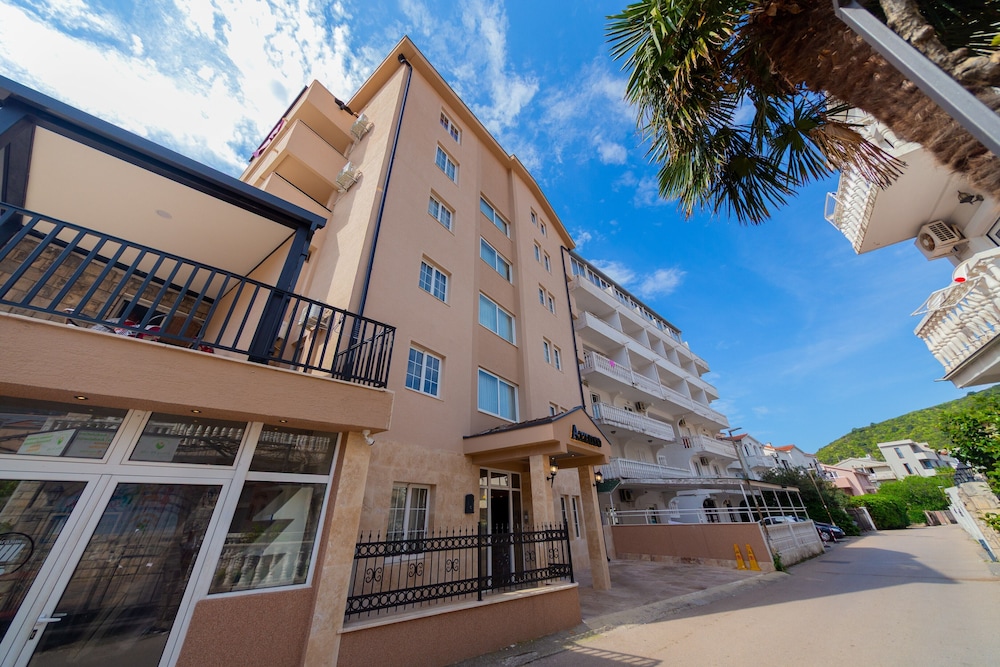 

Milano - Budva - Azzuro apartments Budva