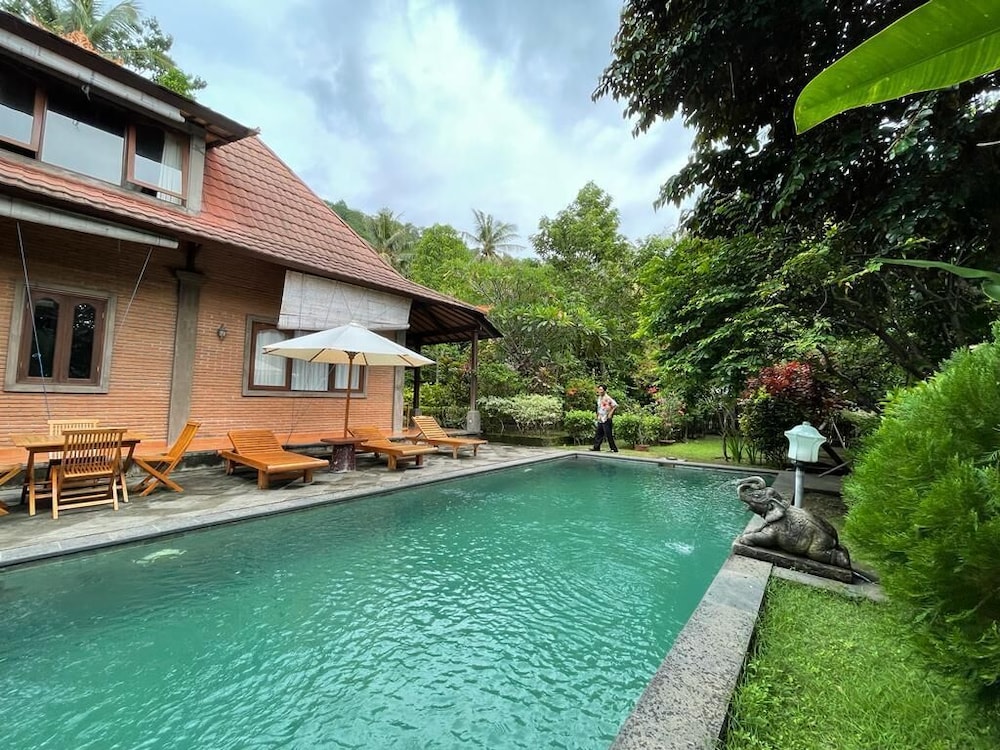 

Milano - Senggigi - Villa Kamila Senggigi By Villaloka