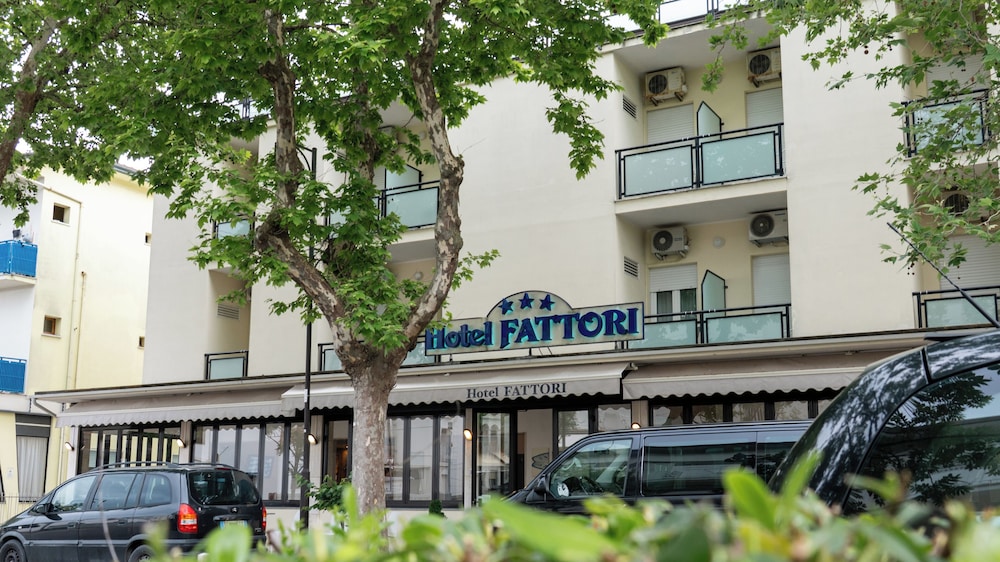 

Milano - Riviera Romagnola, Mare Italia - Hotel Fattori
