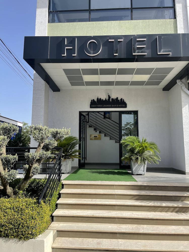

Lamezia Terme - Tirana - Hotel New York