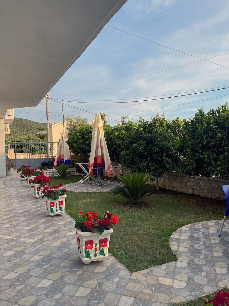 

Catania - Ksamil - Green Garden Villa