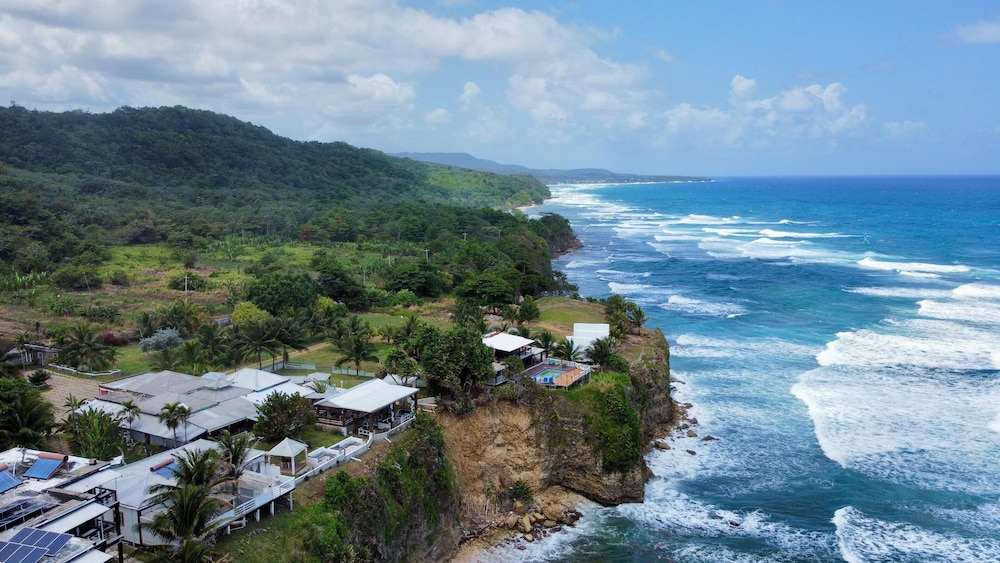 

Roma - Long Bay - The Sea Cliff Hotel Resort & Spa