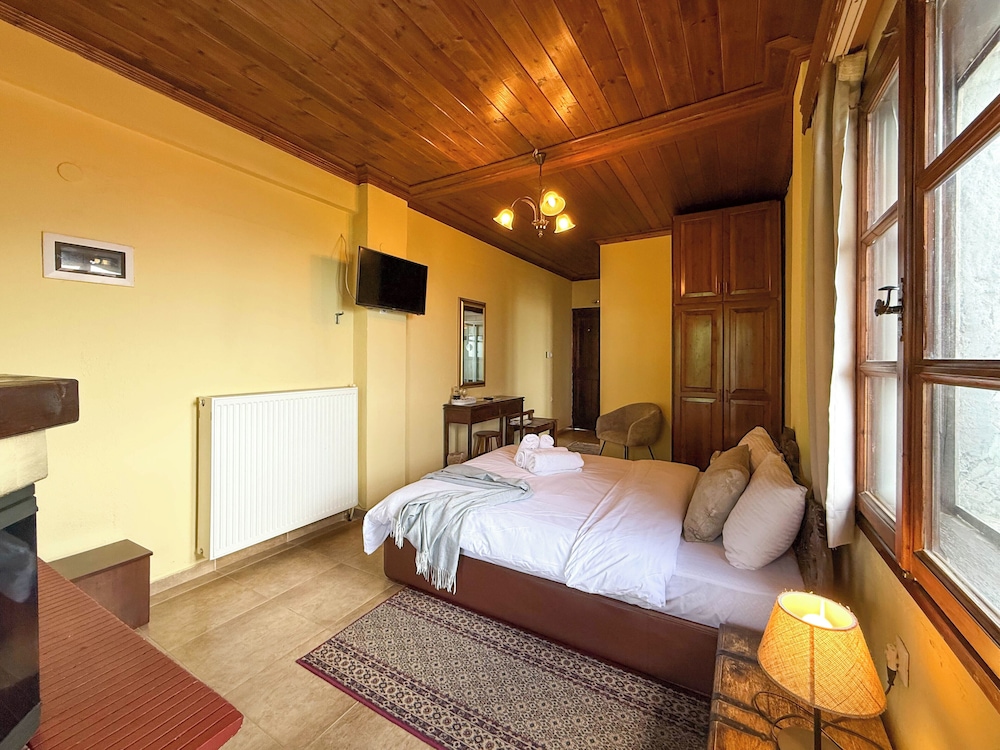 

Milano - Leptokarya - Pliades Traditional Guesthouse