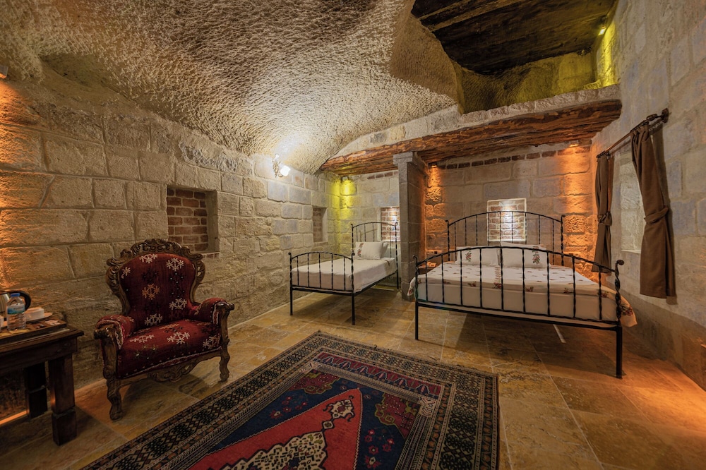 

Bologna - Ürgüp - Konak Bezirhane Cave Otel
