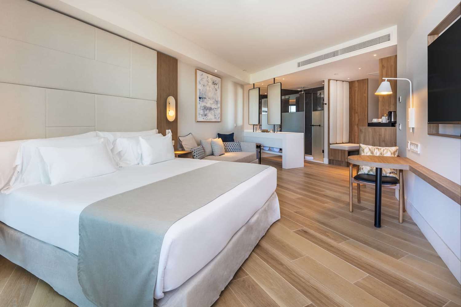 Deluxe junior suite with sea view