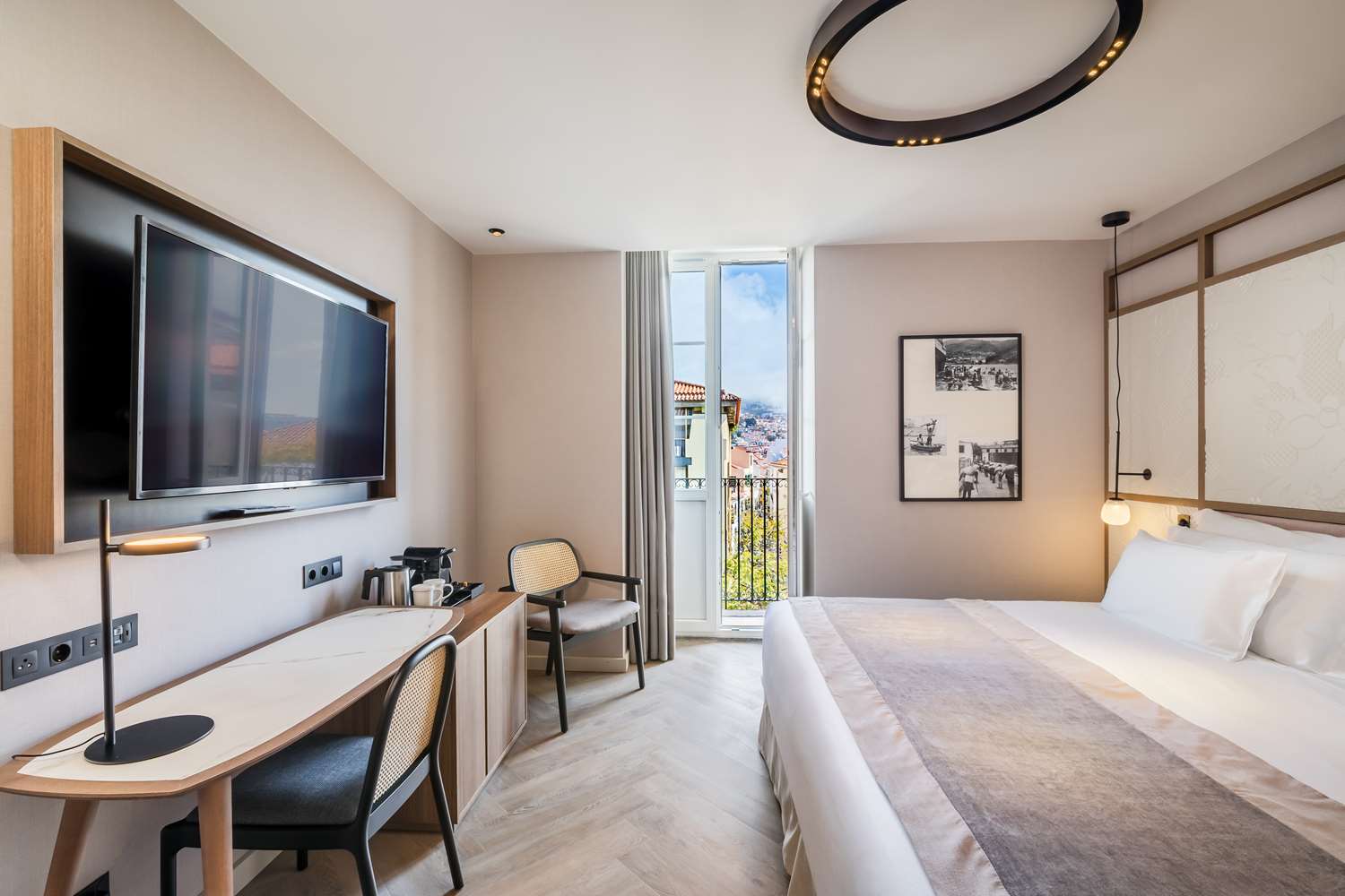 Deluxe room with city view