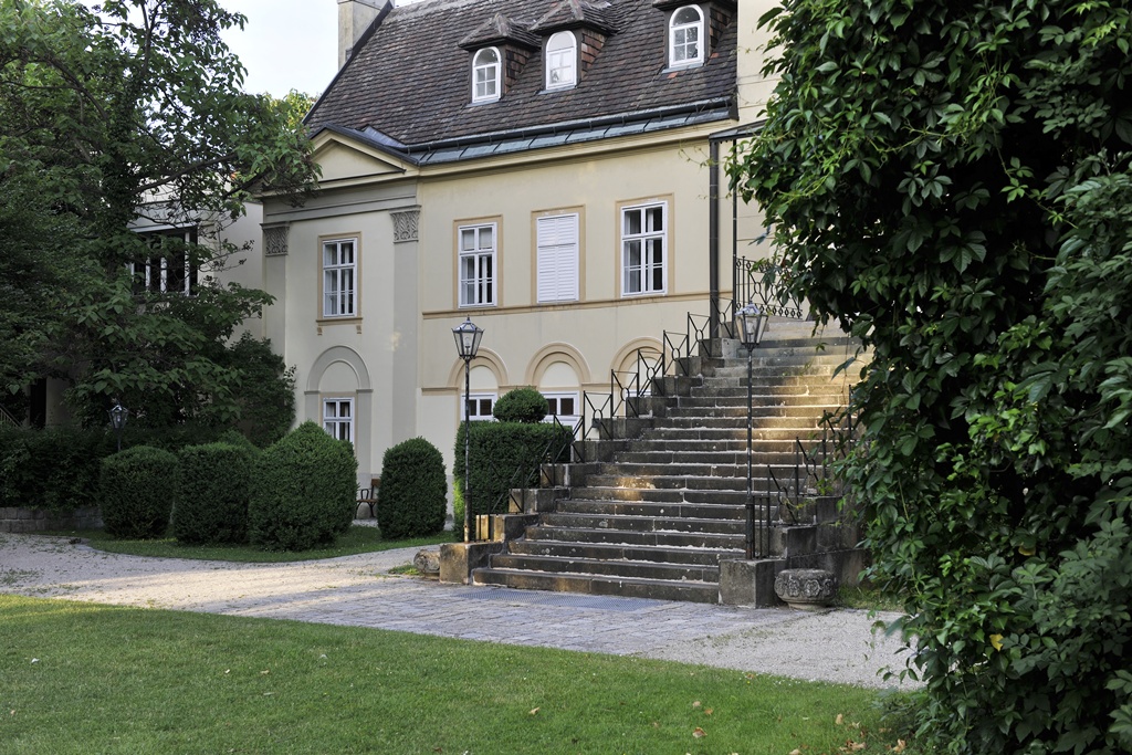 

Alghero - Vienna - Gartenhotel Altmannsdorf