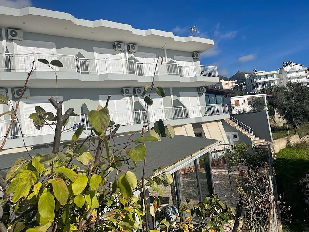 

Pisa - Dhërmi - La Maroja View Hotel