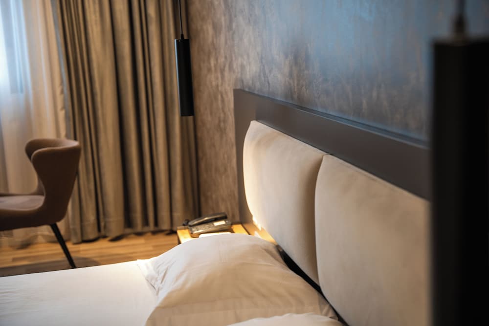 

Lamezia Terme - Tirana - Center Boutique Hotel