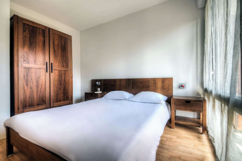 

Milano - Alti Pirenei - Hautes-Pyrénées, Francia - Comfort Aparthotel Lourdes L'Acacia