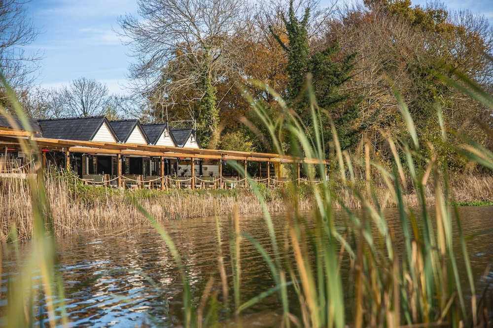 Napoli - Londra, Aeroporto di London Gatwick - The Wiremill