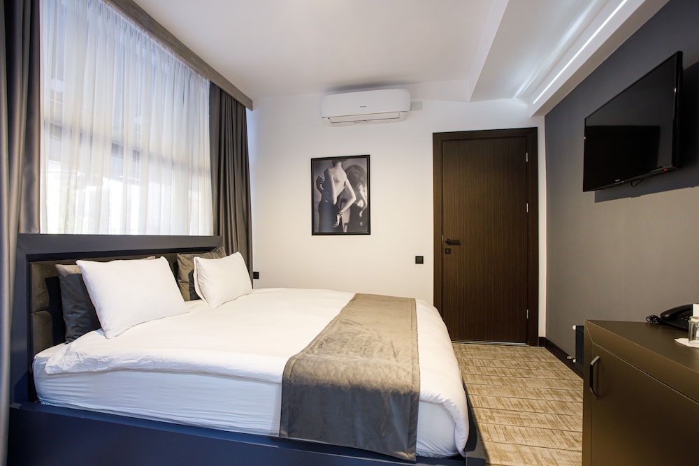 

Roma - Yerevan - The Phoenix Boutique Hotel