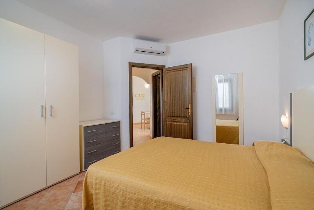 

Milano - Sardegna, Mare Italia - Residenza Le Farfalle