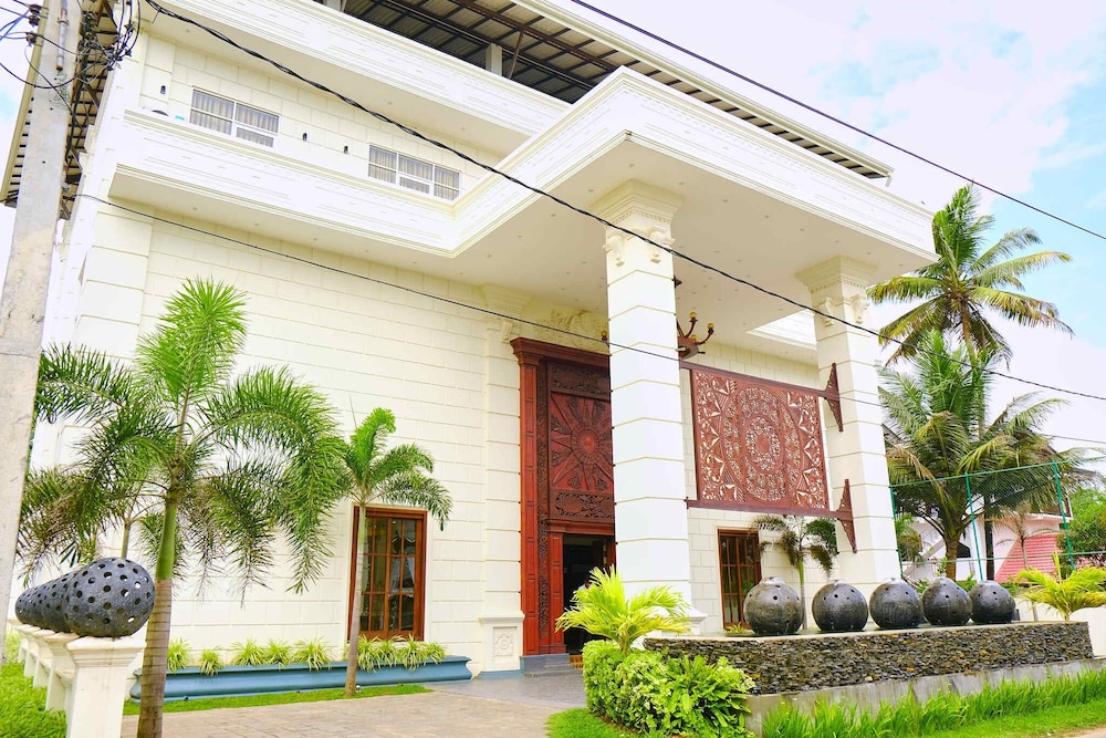 

Roma - Mirissa - Polhena Grand Resort & Banquet