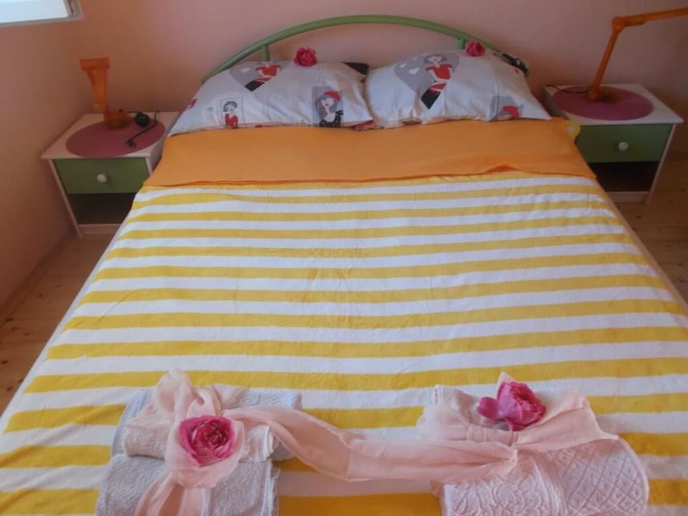 

Milano - Tisno - Apartments Sunce