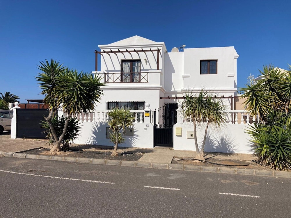 

Catania - Puerto del Carmen - Casa Amapola - Luxury Villa in Matagorda