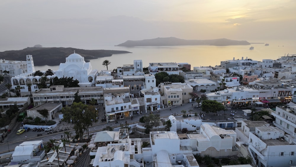 

Bari - Órmos Athiniós - Hotel Santorini