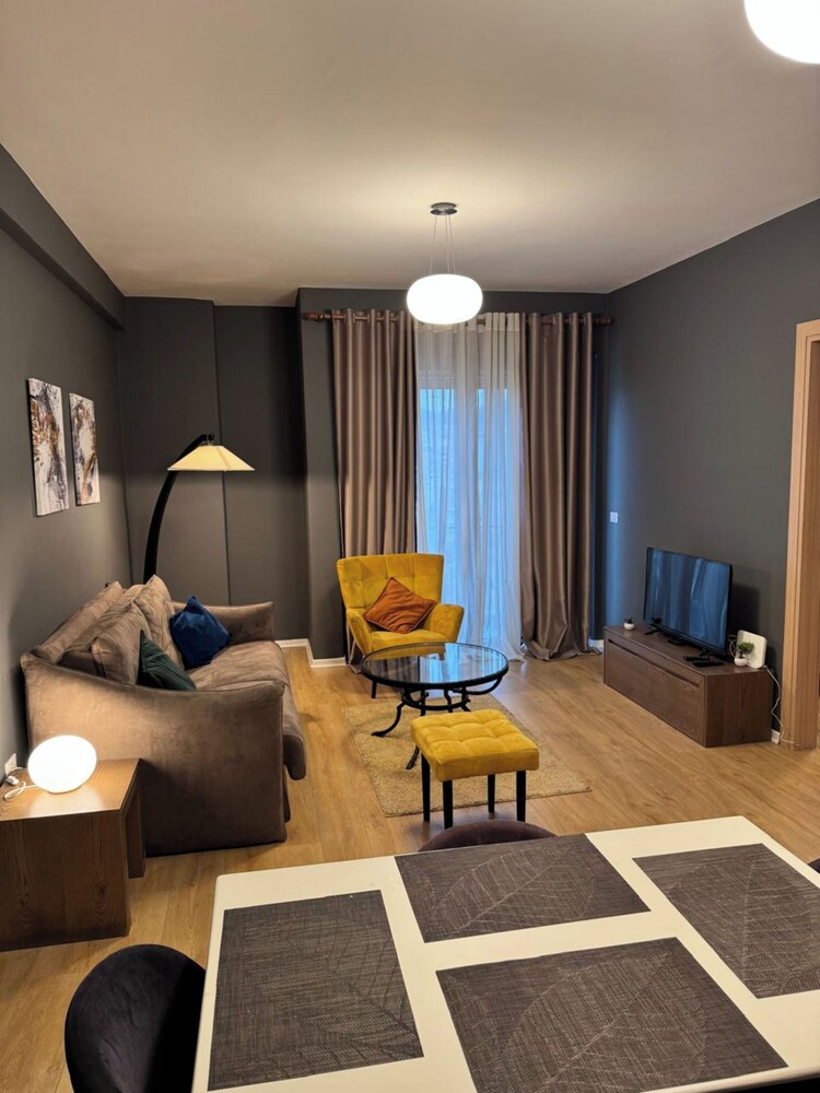 

Bologna - Tirana - Kalpazo Home Tirana 21