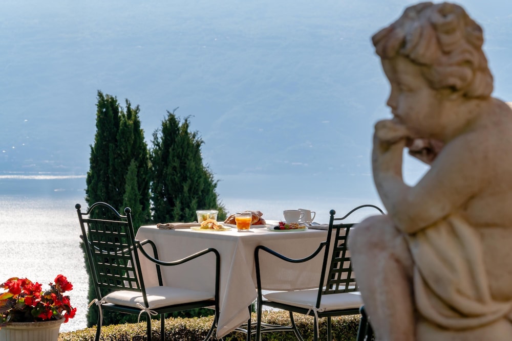

Napoli - Gargnano - Boutique Hotel Villa Sostaga