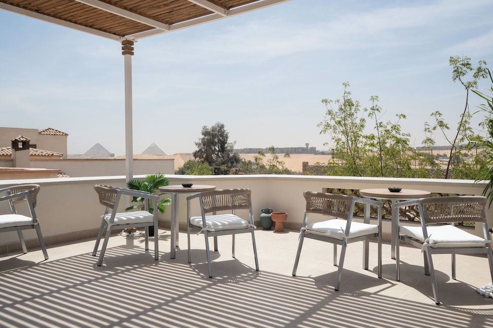 

Napoli - Giza - Noya By Dhara Hotels