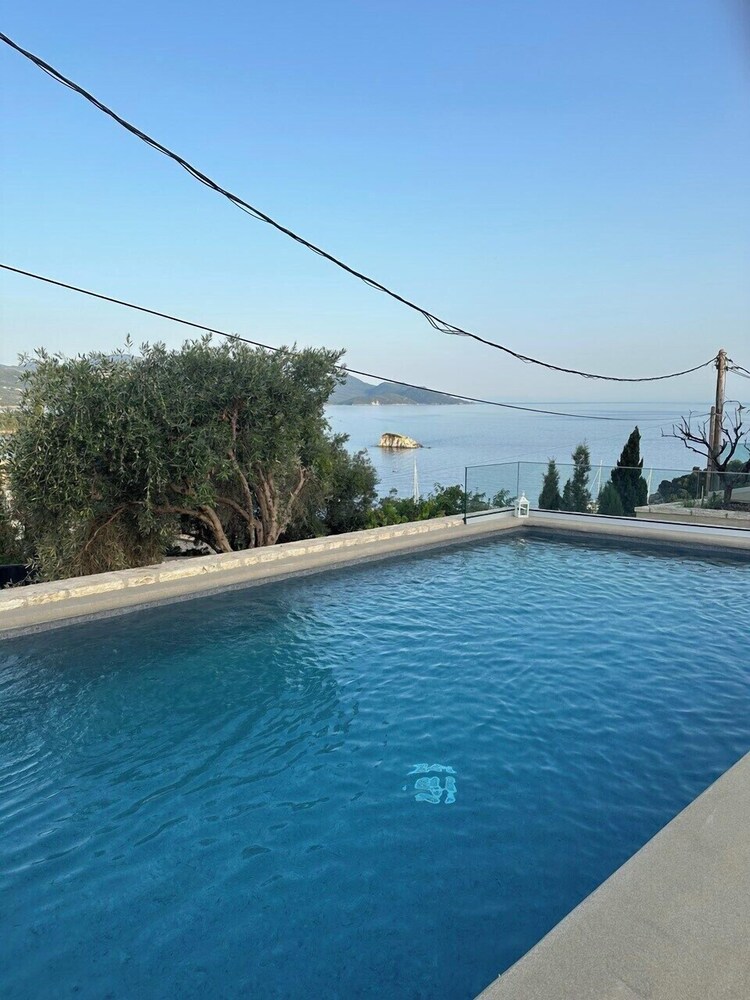 

Milano - Syvota - Christie's Luxury Suites