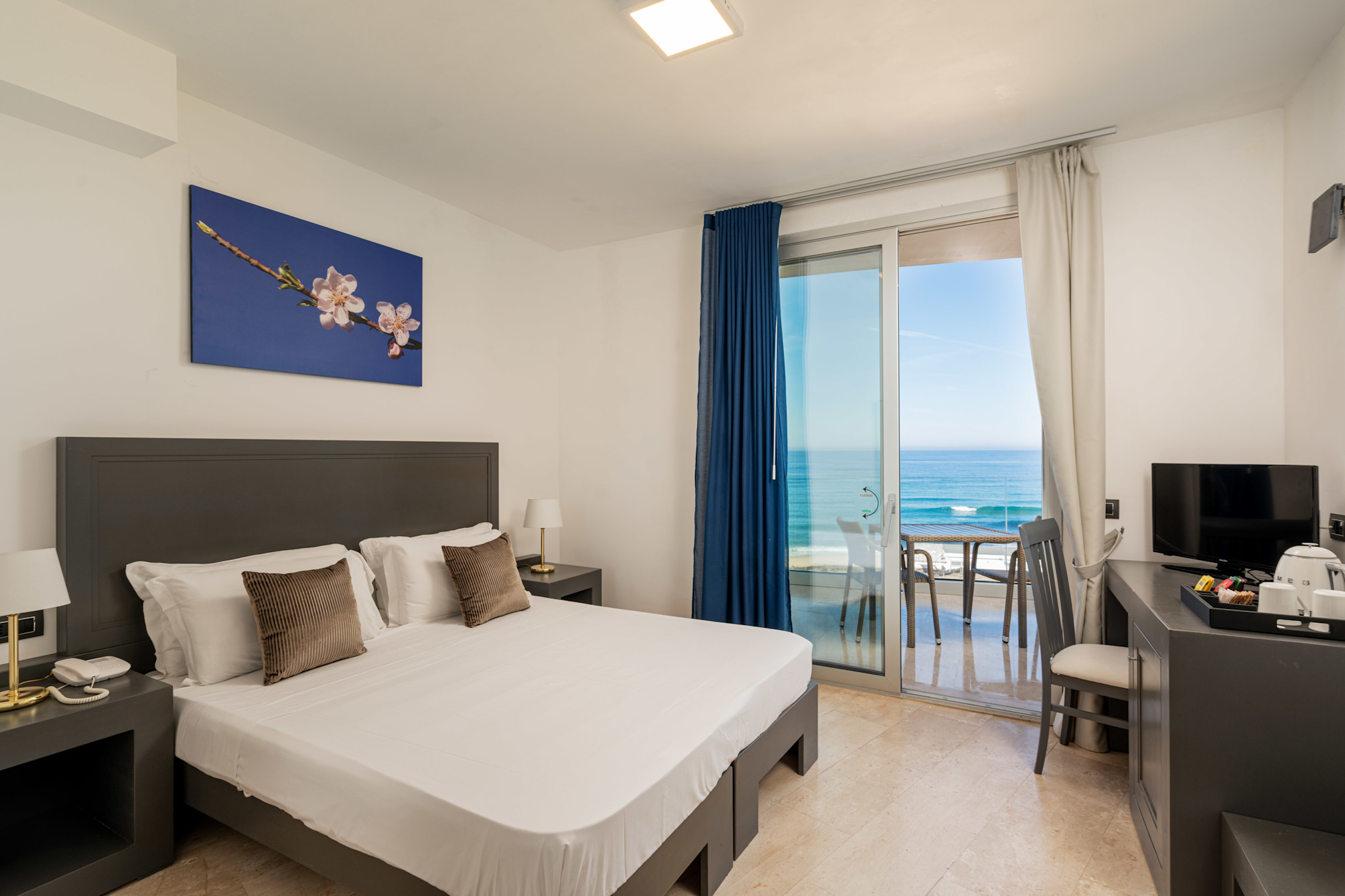 Superior room with frontal sea view