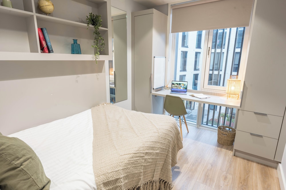 

Milano - Galway - City HideAway