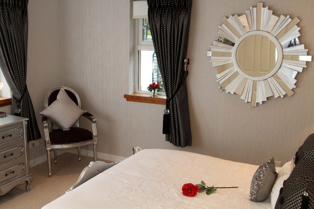 

Napoli - Ayr - Ayrs and Graces - Luxury Bed and Breakfast