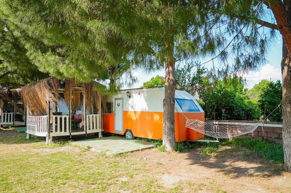 Milano - Seferihisar - Mona Glamping Caravan Suites