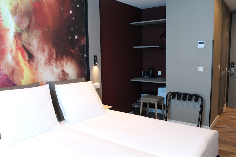 

Bari - Amsterdam - Nebula Hotel by INE'S