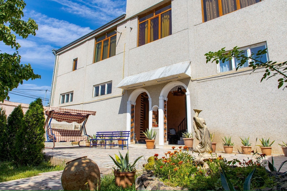 

Milano - Yerevan - Alpina Hotel Yerevan