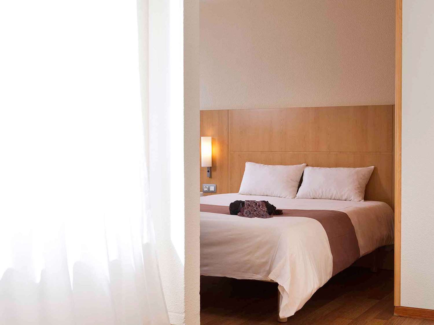 Room (with Queen size bed)