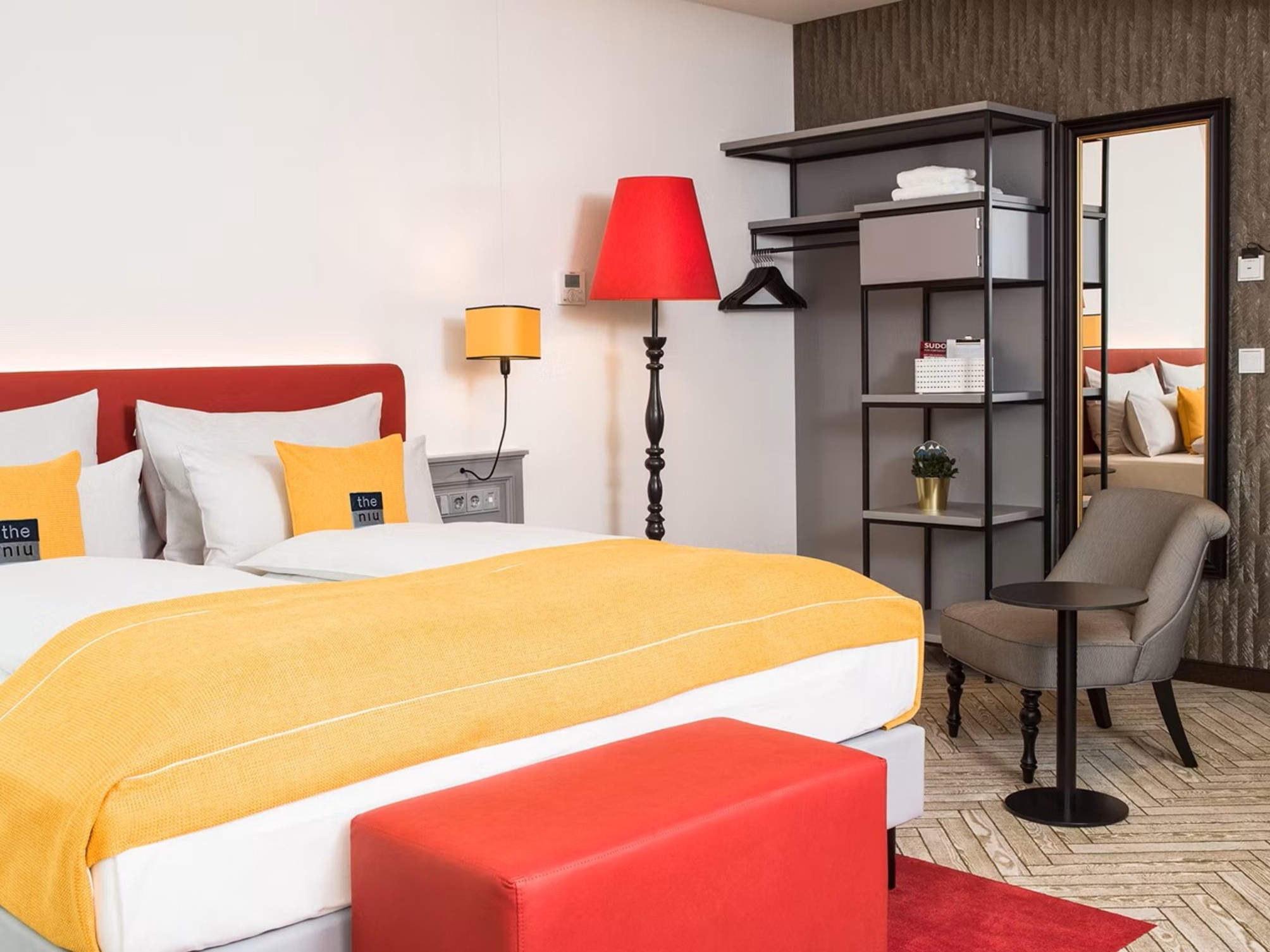 Queen premium room with single sofa bed