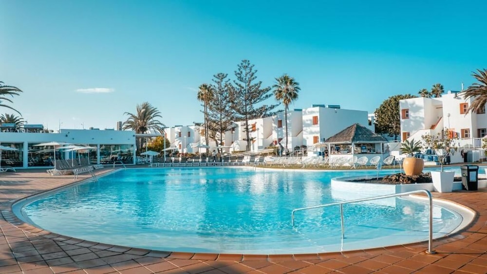 

Cagliari - Corralejo - Labranda Bahía de Lobos