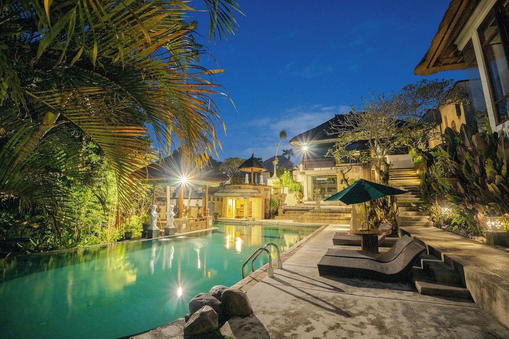 

Bari - Denpasar - Alam Puri Art Museum and Villas