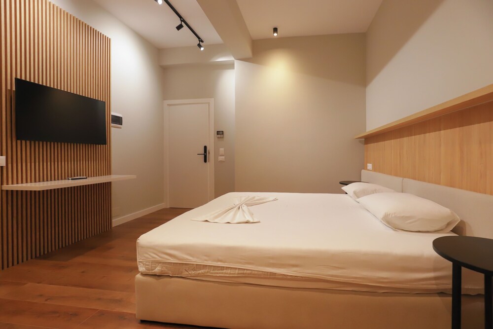 

Pisa - Tirana - Hotel Relax City Center