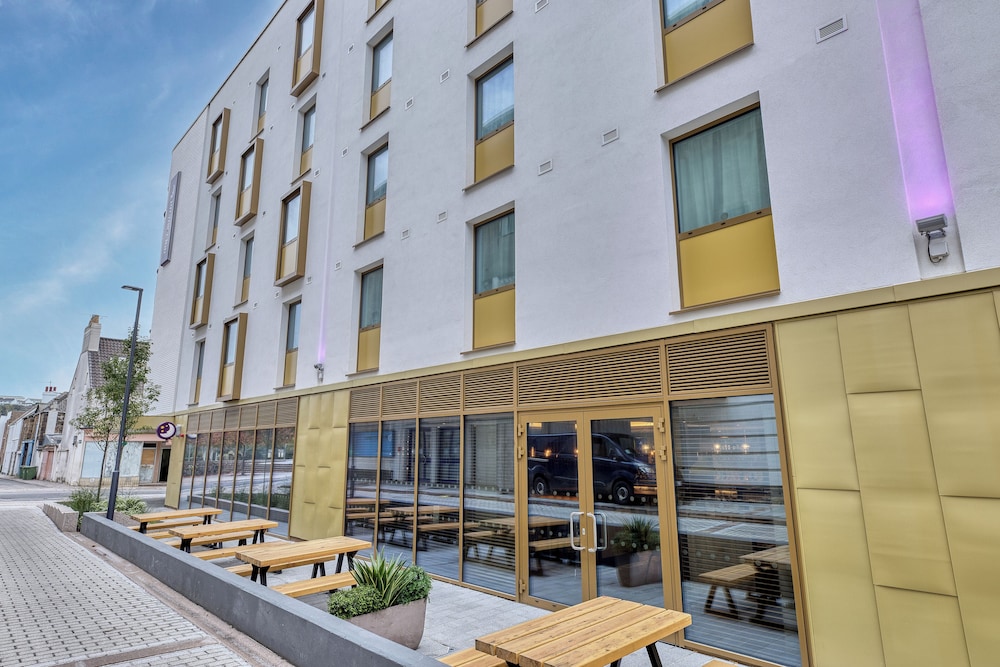 Premier Inn Jersey St Helier – Bath Street