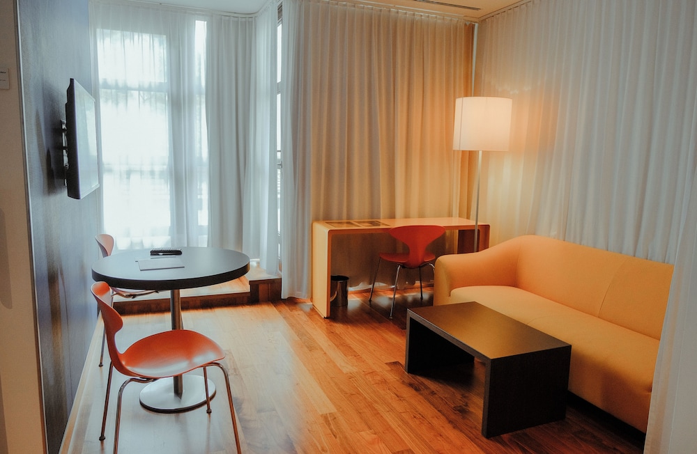 

Bari - Linz - arte Hotel Linz