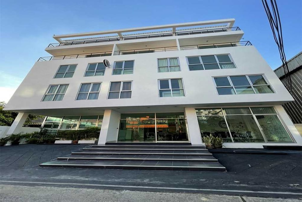 

Bologna - Bangkok - RQ Bangkok Sukhumvit 50 by Collection O