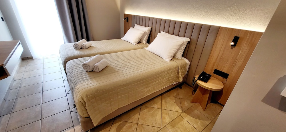 

Bari - Roda, Corfù - THINALOS HOTEL