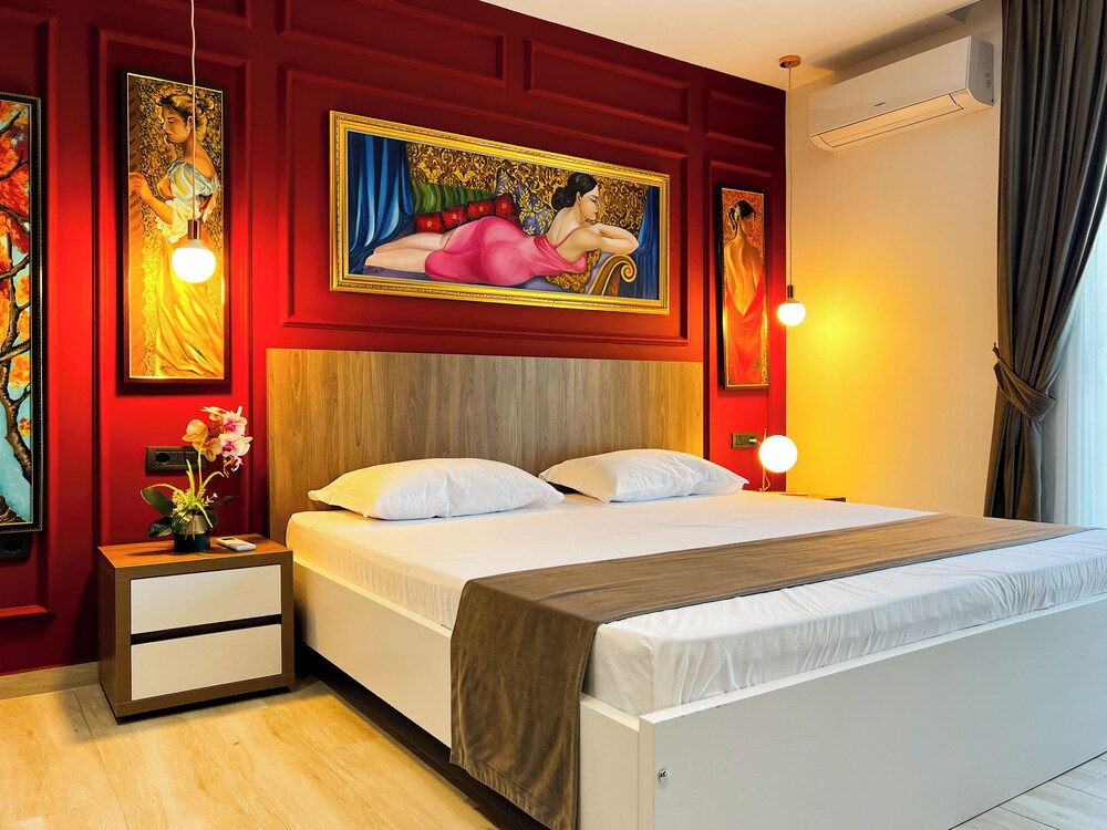 

Brindisi - Tirana - Jata Crown Hotel