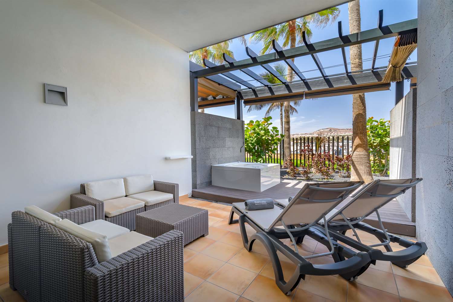 Junior Suite Deluxe Sea View With Hot Tub