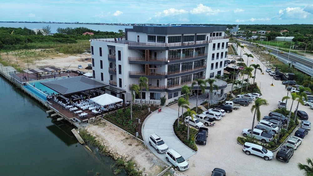 

Milano - Belize City - Grand Resort & Residences